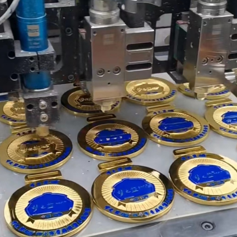 Mass customization of marathon MEDALS